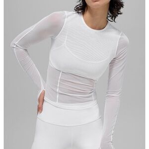 Alo Mesh Winter Twilight Long Sleeve w/phone pocket. Imperfection on sleeve